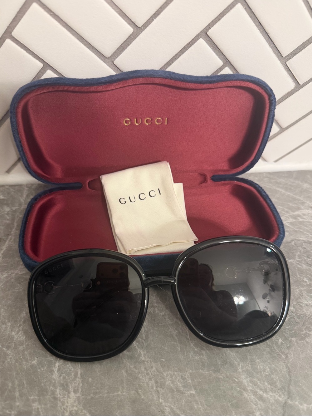Gucci Horsebit Oversized Black Women’s Sunglasses with Gray Lenses - Picture 5 of 5